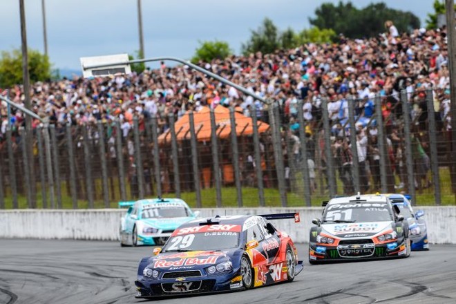 Rubinho em terceiro garante título da Stock Car em Curitiba |