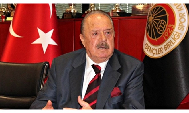 Ilhan Cavcav, presidente do Glenclerbirligi, que quer que os jogadores do clube se barbeiem todos os dias |