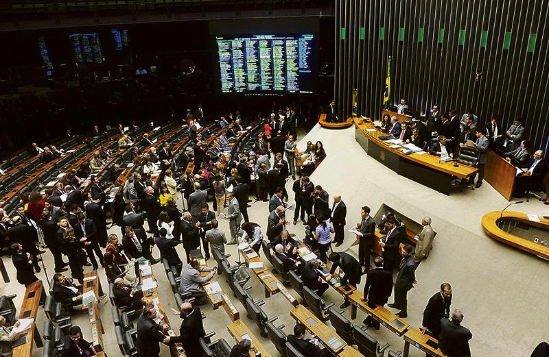 Sessão da Câmara dos Deputados: apenas cinco estados receberam uma pequena parte da verba das emendas de bancada ao orçamento deste ano | Gustavo Lima/Agência Câmara