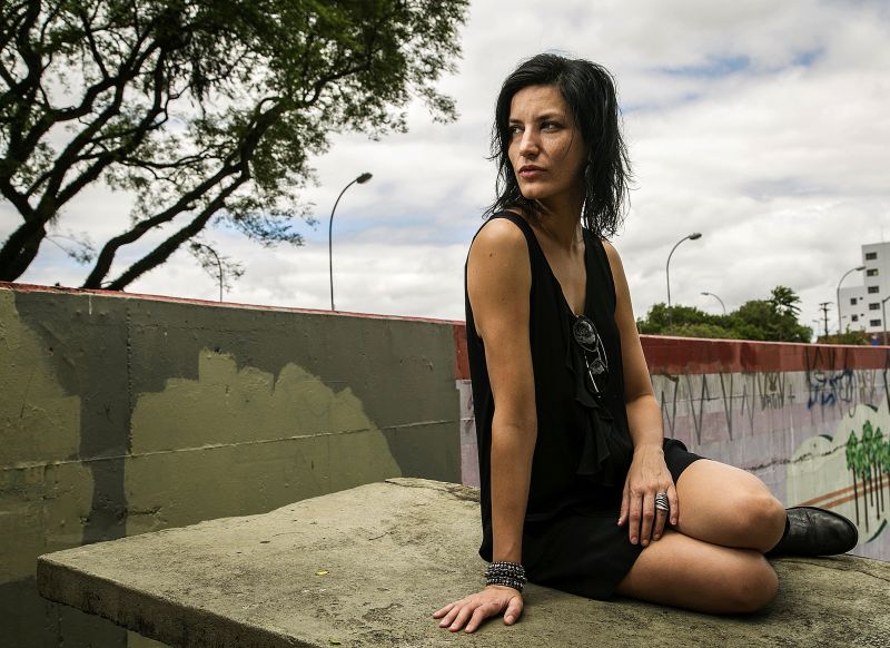 Com a dose certa de responsabilidade profissional, o ator é a pessoa que não quer crescer. (...) A gente sai de casa, se tranca num quartinho e vira outra pessoa. Que esquizofrenia linda isso tudo, diz Guta | Marcelo Andrade/Gazeta do Povo