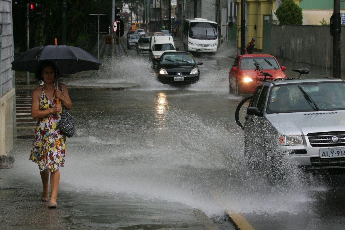 Região de Curitiba deve receber chuvas devido à chegada da frente fria | Daniel Castellano/Agência de Notícias Gazeta do Povo/Arquivo