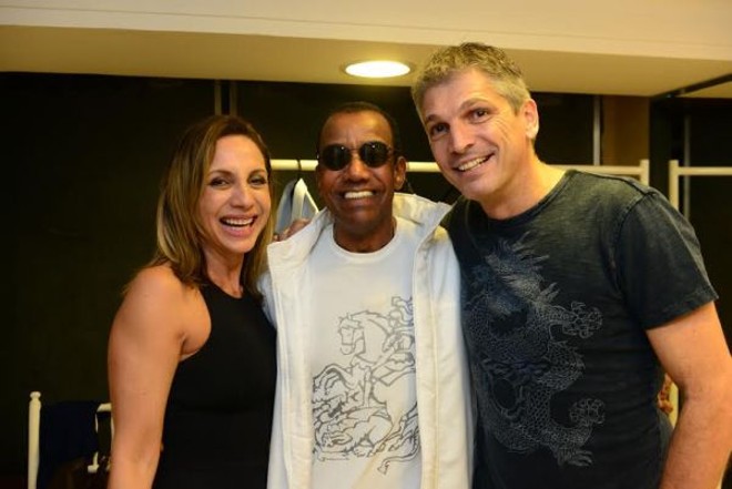 Astro da MPB, Jorge Ben Jor, na foto entre Andrea e o presidente José Antonio Baggio, levantou o Salão Azul do Clube Curitibano, no show da última sexta-feira, dia 7 |