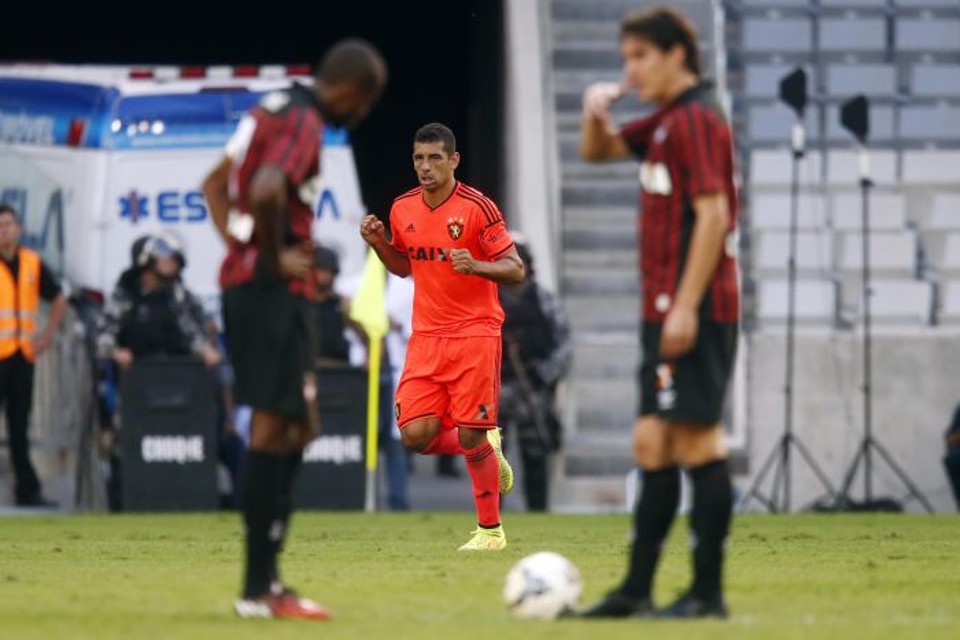 Diego Souza comemora o gol do Sport contra o Atlético | Albari Rosa / Gazeta do Povo