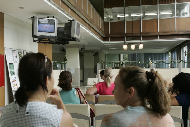 Atendimento à população na prefeitura de Ponta Grossa: proibição de horas-extras e corte de estagiários e comissionados | Josué Teixeira/Gazeta do Povo
