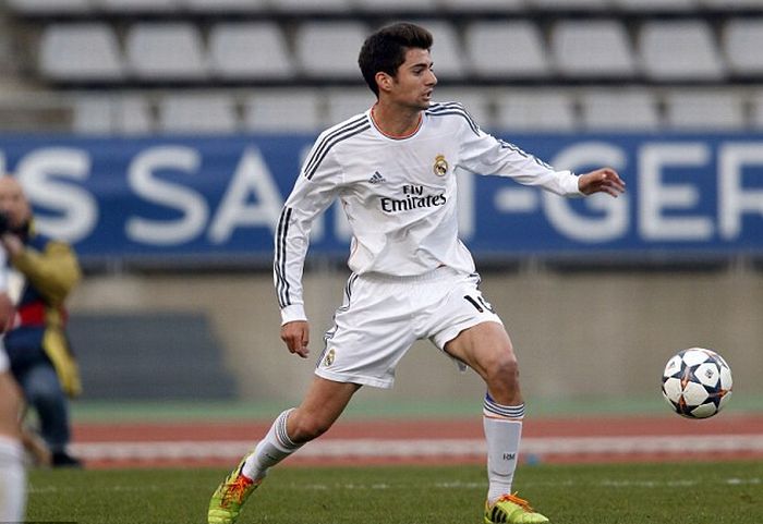 Enzo, filho de Zidane, estreou neste domingo na equipe B do Real Madrid | Reuters