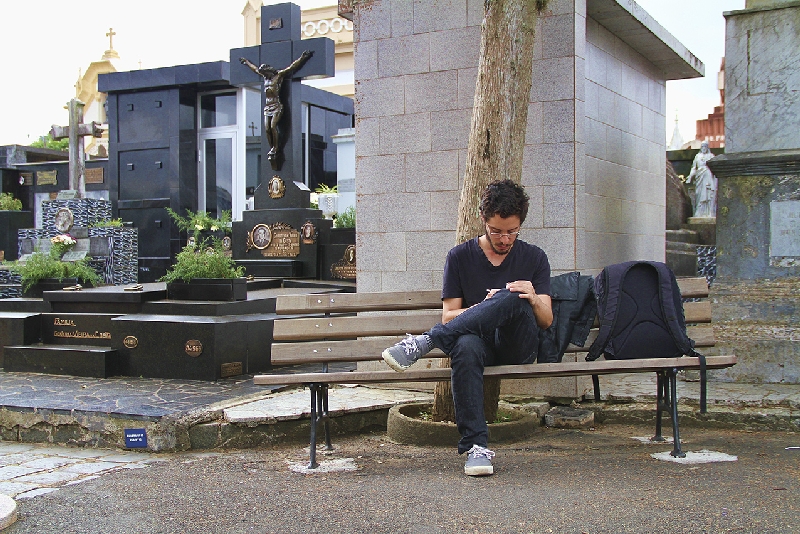 Mão na massa: Gustavo Ramos, um dos participantes do Criaturas Crônicas | Rafael Pinto/ Divulgação