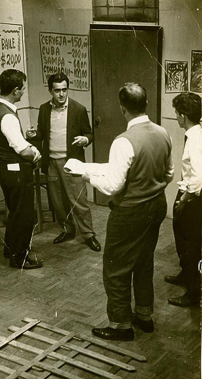 Ary Fontoura(2º a partir da esq,): bastidores |