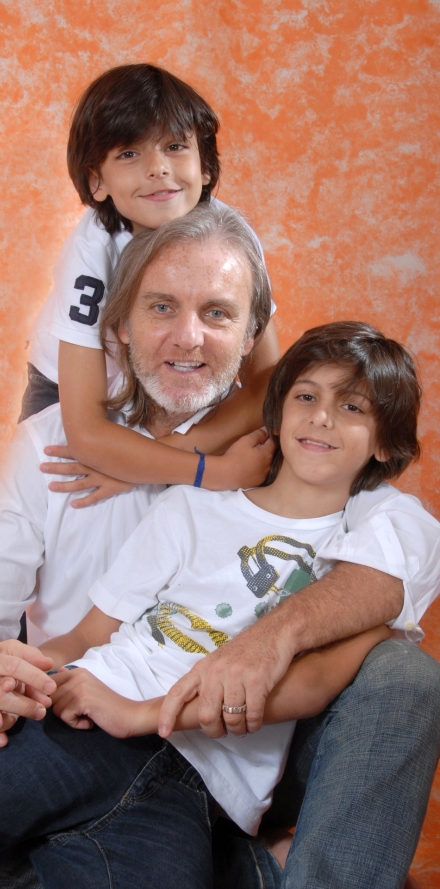 Orestaurateuritaliano Fabrizio Giuliodori com os filhos Alessandro (no colo) e Frederico, que inspiraram o nome da famosa rede de restaurantes com sede no Rio de Janeiro e filial em Curitiba | Divulgação