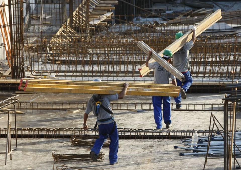 Junto com a indústria, construção civil foi a principal responsável pela desaceleração do mercado de trabalho brasileiro. | Daniel Castellano/Agência de Notícias Gazeta do Povo