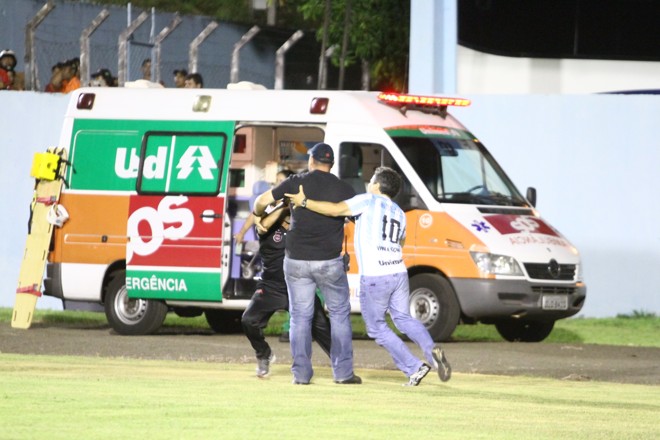 Torcedor do Londrina persegue membro da comissão técnica do Brasil de Pelotas. | 