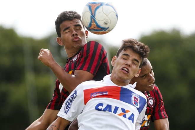 O Atlético venceu o Paraná por 1 a 0, no Trieste, e sagrou-se campeão estadual sub-17. | 