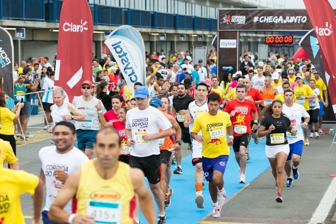 Cerca de 1.000 atletas participaram da quarta etapa da Corrida do Povo. | 