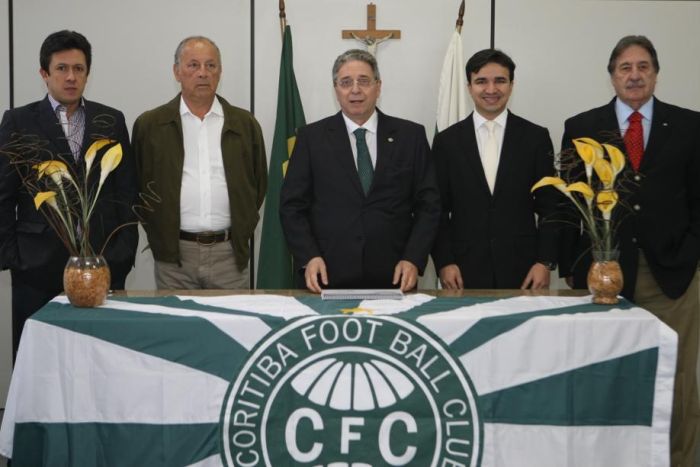 Integrantes do G5 da chapa "Coxa Maior": André Macias, Ernesto Pedroso, Rogério Portugal Bacellar, Ricardo Guerra e Gilberto Serpa. | Aniele Nascimento / Gazeta do Povo