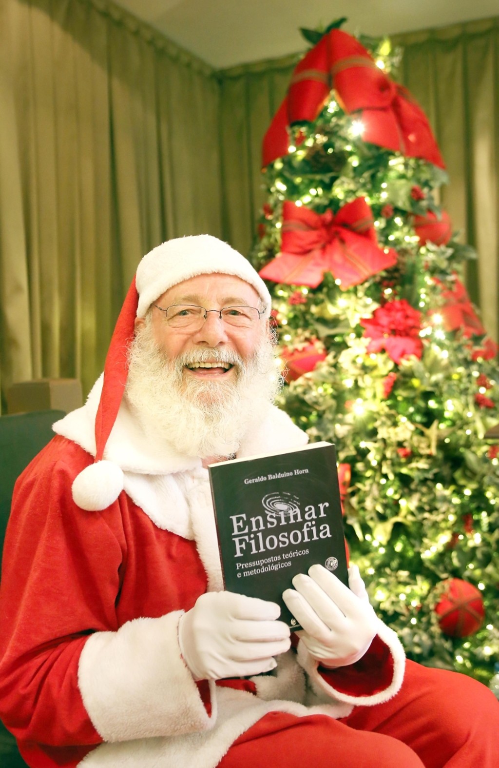 O Papai Noel Darcy Nichetti, do Shopping Crystal, que aplica conceitos da Filosofia no contato com as crianças