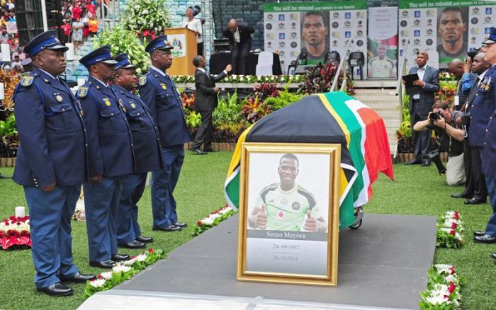Goleiro e capitão da África do Sul, Senzo Meyiwa foi assassinado ao defender a namorada em um assalto | EFE