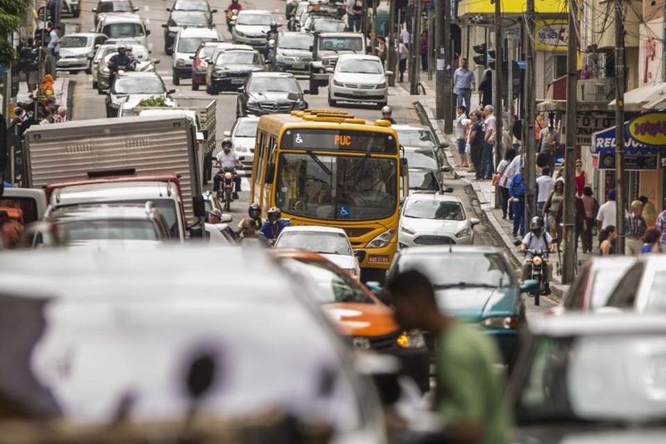 No exercício de 2014, o Detran registrou 4.170.833 veículos no Paraná | Marcelo Andrade/Gazeta do Povo.