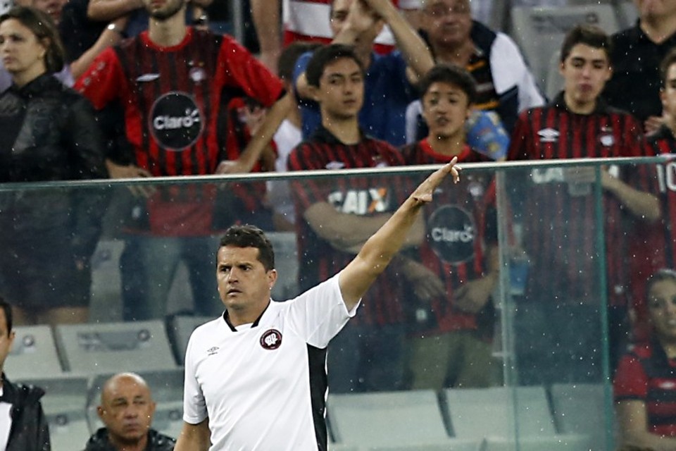 Desejo do técnico Claudinei Oliveira é permanecer no Atlético em 2015 | Albari Rosa / Gazeta do Povo