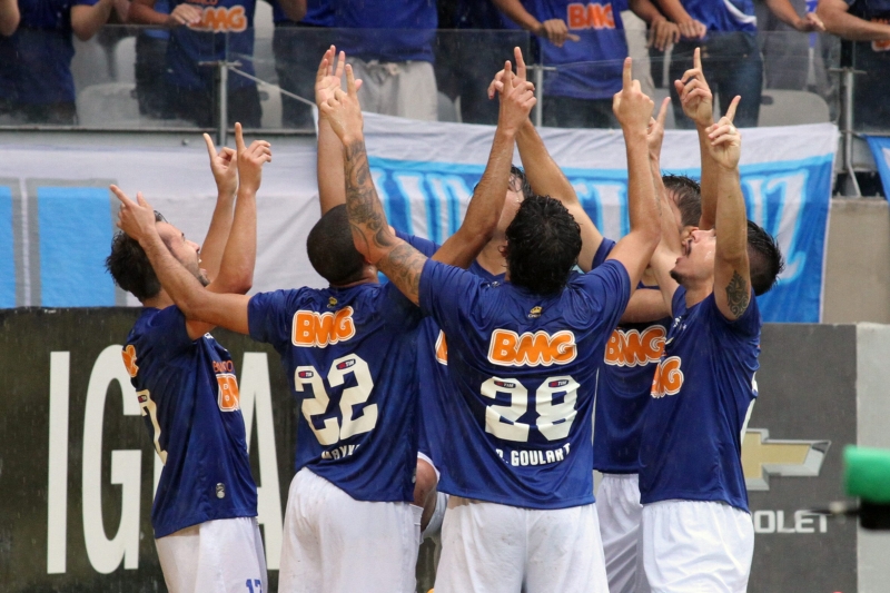 Jogadores do Cruzeiro comemoram o primeiro gol da equipe, de Ricardo Goulart. Título nacional veio com duas rodadas de antecedência | Paulo Fonseca/EFE