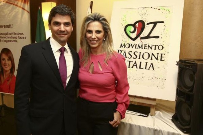 O advogado ítalo-brasileiro Juliano França Tetto com a vice-governadora eleita Cida Borghetti, no lançamento da chapa Movimento Passione Italia, da qual integram, que concorre ao Comite dos Italianos no Exterior |