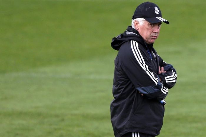 Carlo Ancelotti pouco teve a fazer no treino do Real Madrid nesta terça-feira por falta de jogadores | EFE