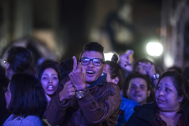 Com duas horas e quarenta minutos de atraso, público ficou impaciente. | 