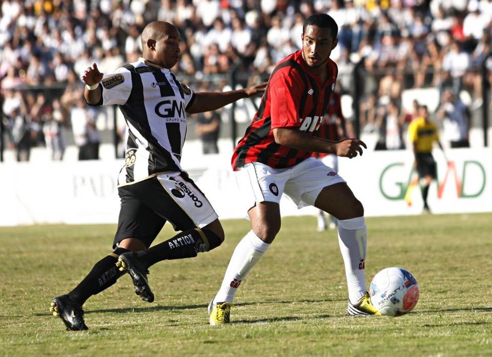 Guilherme fez seu primeiro gol como profissional contra o Operário, no Paranaense-2013. | Ivonaldo Alexandre/ Gazeta do Povo