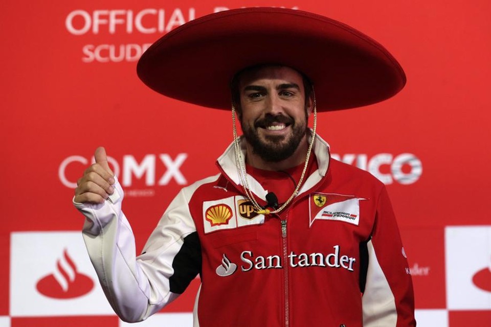 Fernando Alonso em evento publicitário | Reuters
