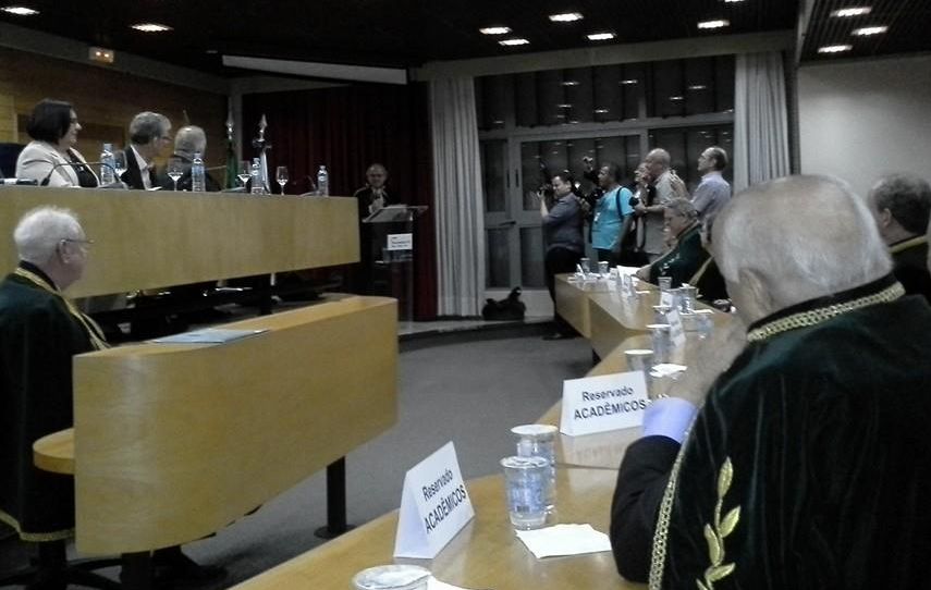 O escritor e jornalista ocupa agora a cadeira de n.º 28 da Academia Paranaense de Letras | Reprodução