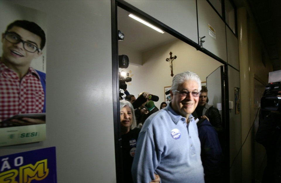 Roberto Requião, ex-governador do Paraná, é questionado na Justiça pelo Fórum Nacional do Transporte | Daniel Castellano/Agência de Notícias Gazeta do Povo