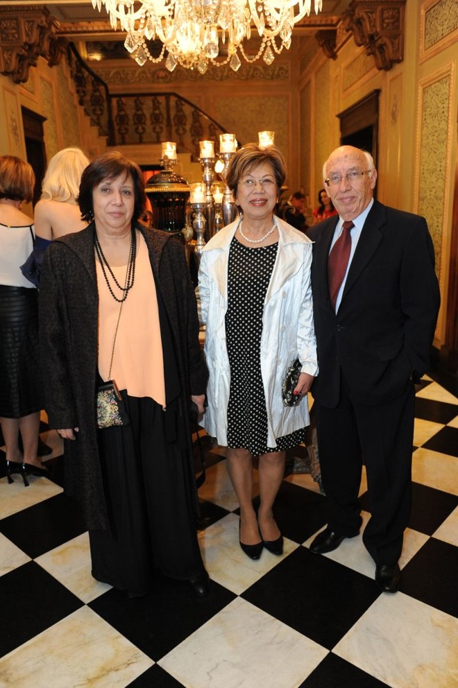 Ângela de Mello com Tereza Hatue e José Claret de Rezende |