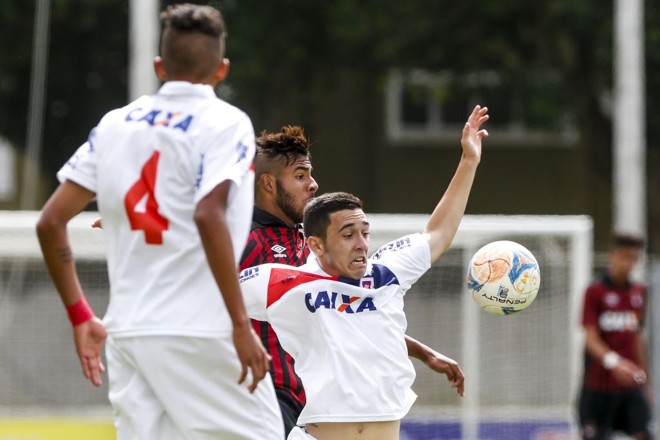 O Atlético venceu o Paraná por 1 a 0, no Trieste, e sagrou-se campeão estadual sub-17. | 