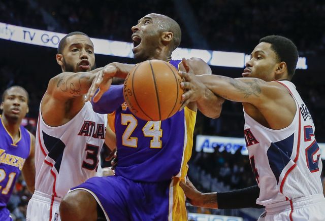 Kobe Bryant fez 28 pontos na vitória dos Lakers sobre o Atlanta Hawks. | Erik Lesser/ EFE