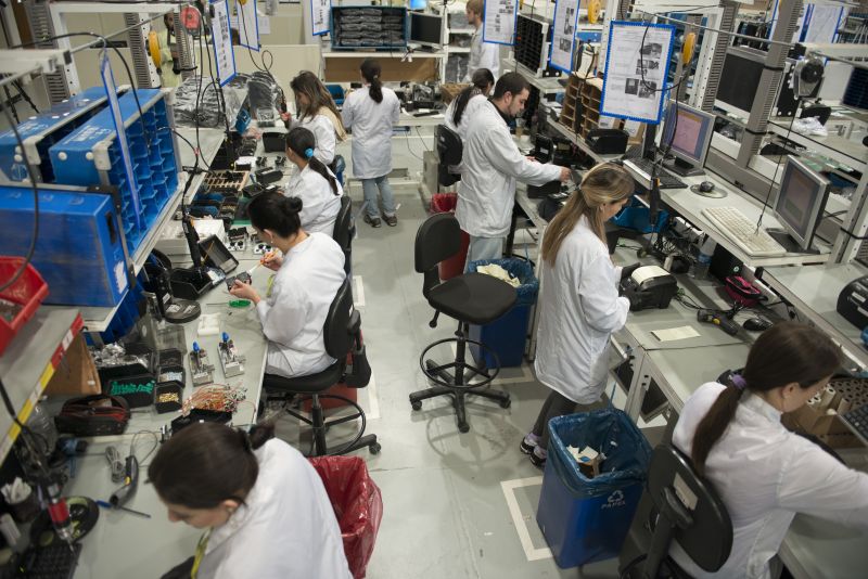 A companhia está presente em aproximadamente 500 mil estabelecimentos comerciais no Brasil e no exterior | Henry Milleo/Gazeta do Povo.