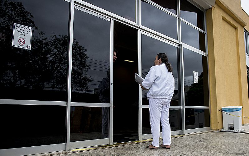 Os pacientes estão sendo barrados nas portas do hospital para atendimentos de emergência | Henry Milléo/Gazeta do Povo