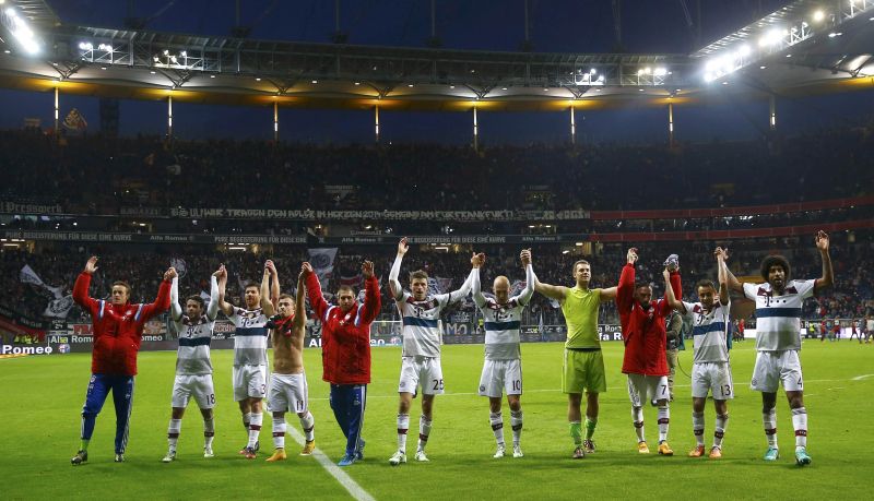 Jogadores do Bayern de Munique comemoram vitória de 4 a 0 sobre o Eintracht Frankfurt | REUTERS/Kai Pfaffenbach