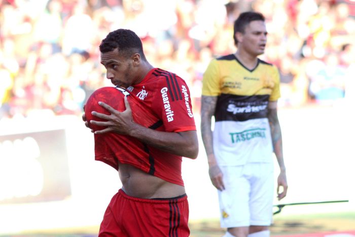 Flamengo e Criciúma ficaram no empate. Resultado rebaixou o time catarinense | Folhapress