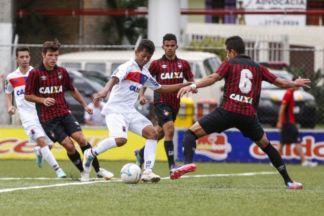 O Atlético venceu o Paraná por 1 a 0, no Trieste, e sagrou-se campeão estadual sub-17. | 