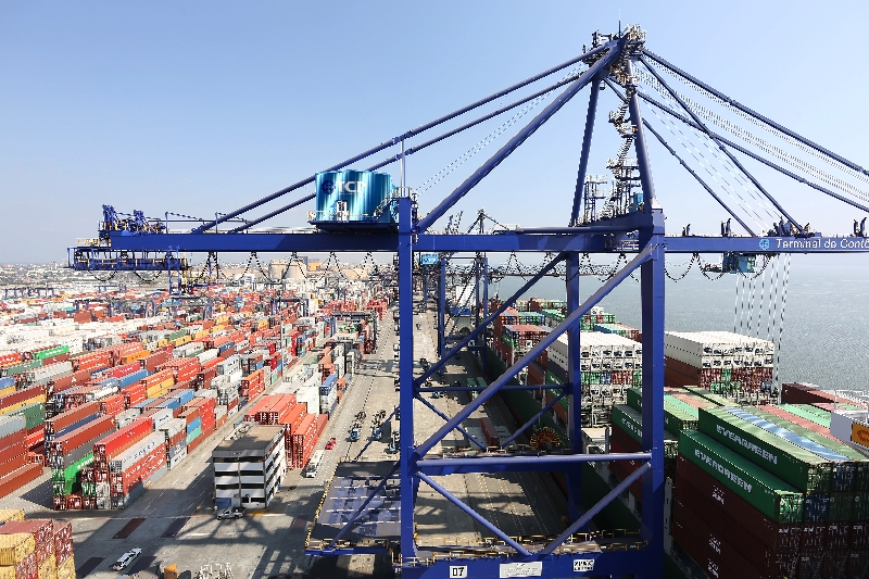 Terminal de Contêineres de Paranaguá tem hoje capacidade de movimentação de 1,5 milhão de TEUs por ano | Giuliano Gomes / Gazeta do Povo