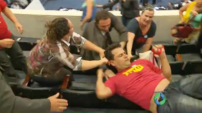 Confusão entre seguranças e professores nas galerias da Assembleia Legislativa |