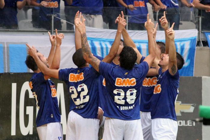 Jogadores comemoram a conquista. Cruzeiro levanta sua quarta taça da competição | EFE
