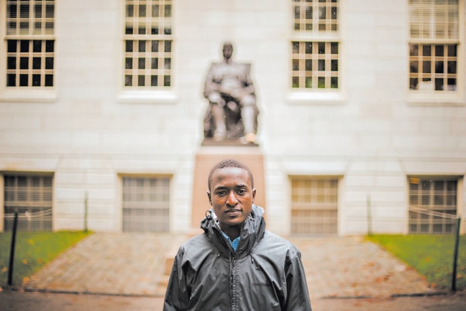 Os pais de Justus Uwayesu foram mortos no genocídio de 1994 | Ian Thomas Jansen-Lonnquist/ The New York Times