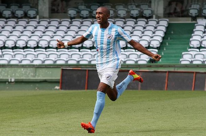 Rangel comemora gol do Londrina contra o Coritiba na decisão do Paranaense sub-20 com o Londrina |