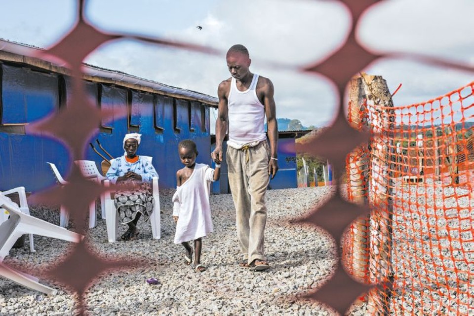 George Beyan curou-se do ebola e ajudou a cuidar de seu filho de 5 anos, também contaminado | Daniel Berehulak para The New York Times