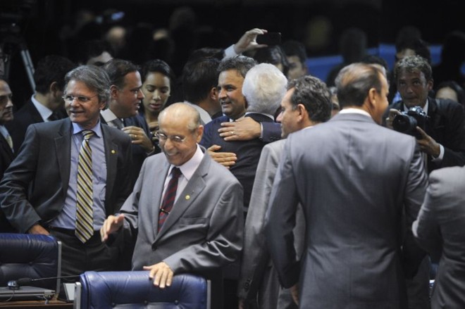 Aécio Neves, no plenário do Senado |