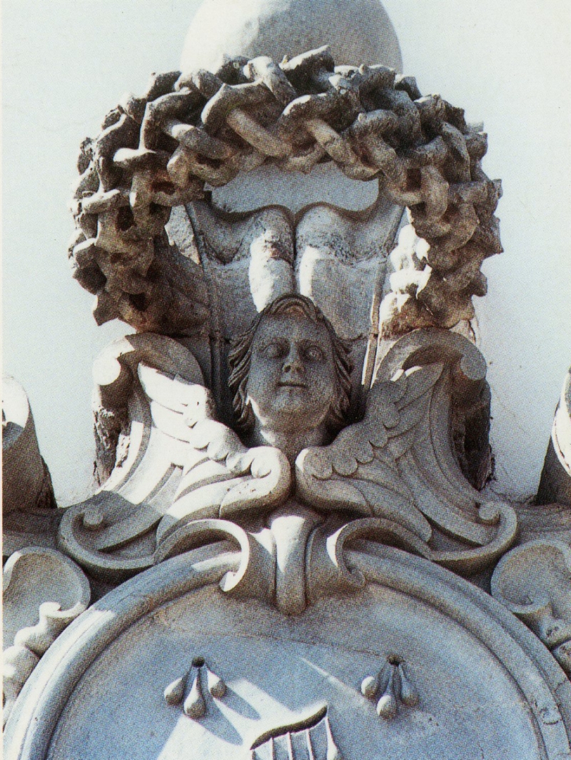 Ilusão de ótica de Aleijadinho: desfoque o olhar e veja a face de Cristo no anjo e na coroa |