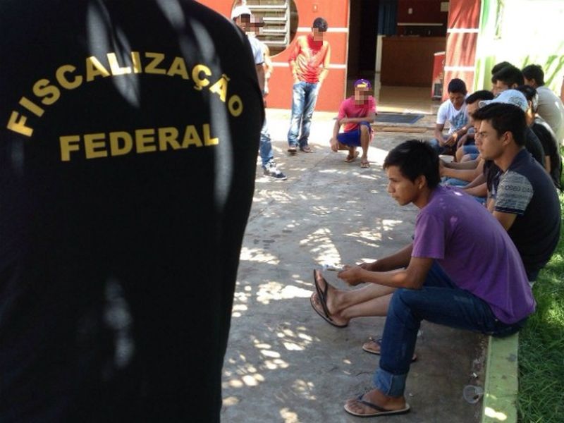 Homem preso é suspeito de aliciar e manter 12 índios em situação precária | Eduardo Fornari/RPC TV/Reprodução