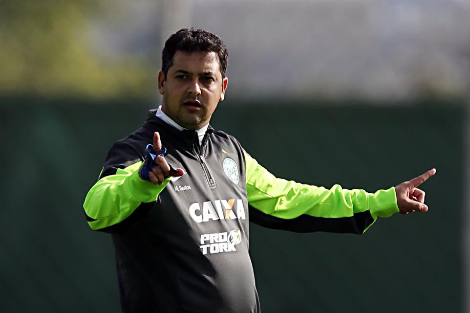 Marquinhos desfruta de sequência positiva inédita no comando do Coxa | Albari Rosa / Gazeta do Povo