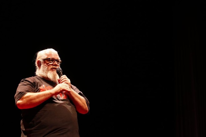 Valdevino Guerreira Teixeira, técnico e operador de luz do Centro Cultural Guaíra e profissional há mais de vinte anos, foi condecorado como Técnico do Ano |