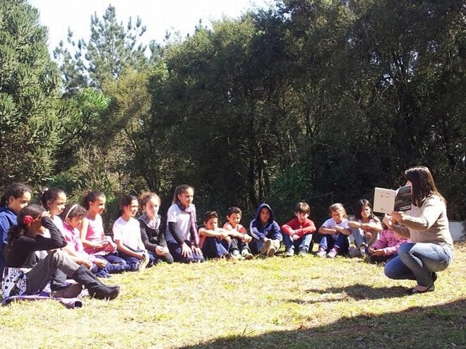 Os estudantes aprendem conceitos como a dependência entre os elementos no meio ambiente |