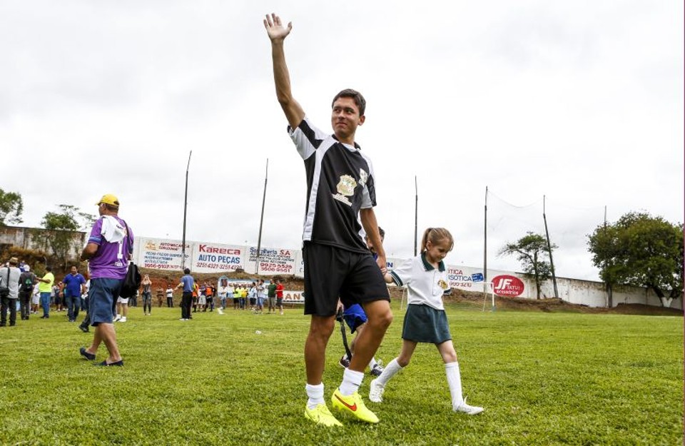 Keirrison no jogo beneficente em Colombo sábado: atacante do Coritiba está feliz pela evolução que seu corpo apresentou em 2014 | Brunno Covello / Gazeta do Povo